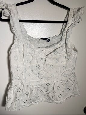 GAP White Eyelet Button-Front Peplum Tank Top - Large